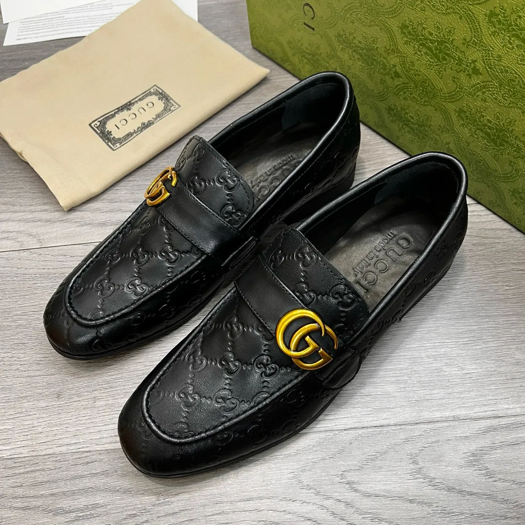 Ex-factory price: 480💰-(Gucci) men’s loafers! Genuine molded horsebit, a classic must-have for your shoe cabinet! The feet are particularly delicate! This Gucci original version is a set last, and we are consistent with the counter! Therefore, it is more comfortable in terms of last shape and comfort! Take it to the counter and compare at will! Good shoes are more than just what they make! But grasp the essence from the inside out! Material: Imported first-layer cowhide! Genuine leather outsole imported from Italy, size: 39-44 (38/45 customized, non-refundable)